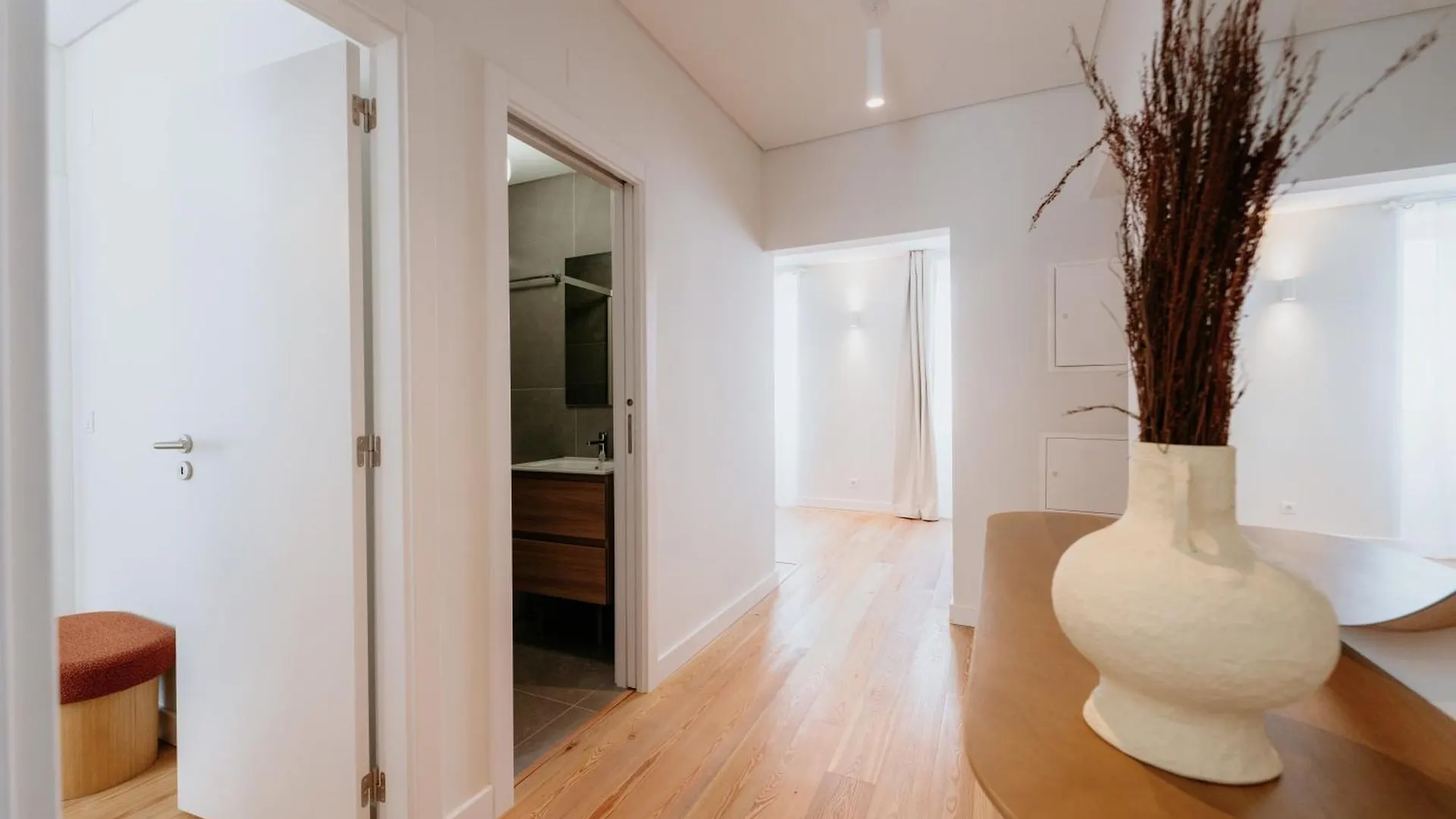 Mary Orange - No 236 1E - Sophisticated Two-Bedroom Getaway Lisboa