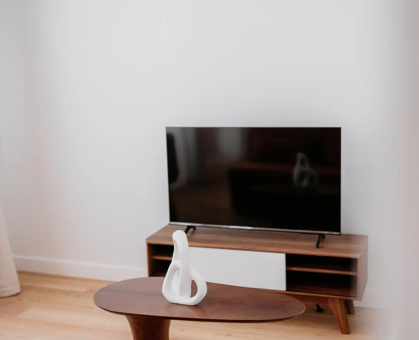 Mary Orange - No 236 1E - Sophisticated Two-Bedroom Getaway Lisboa