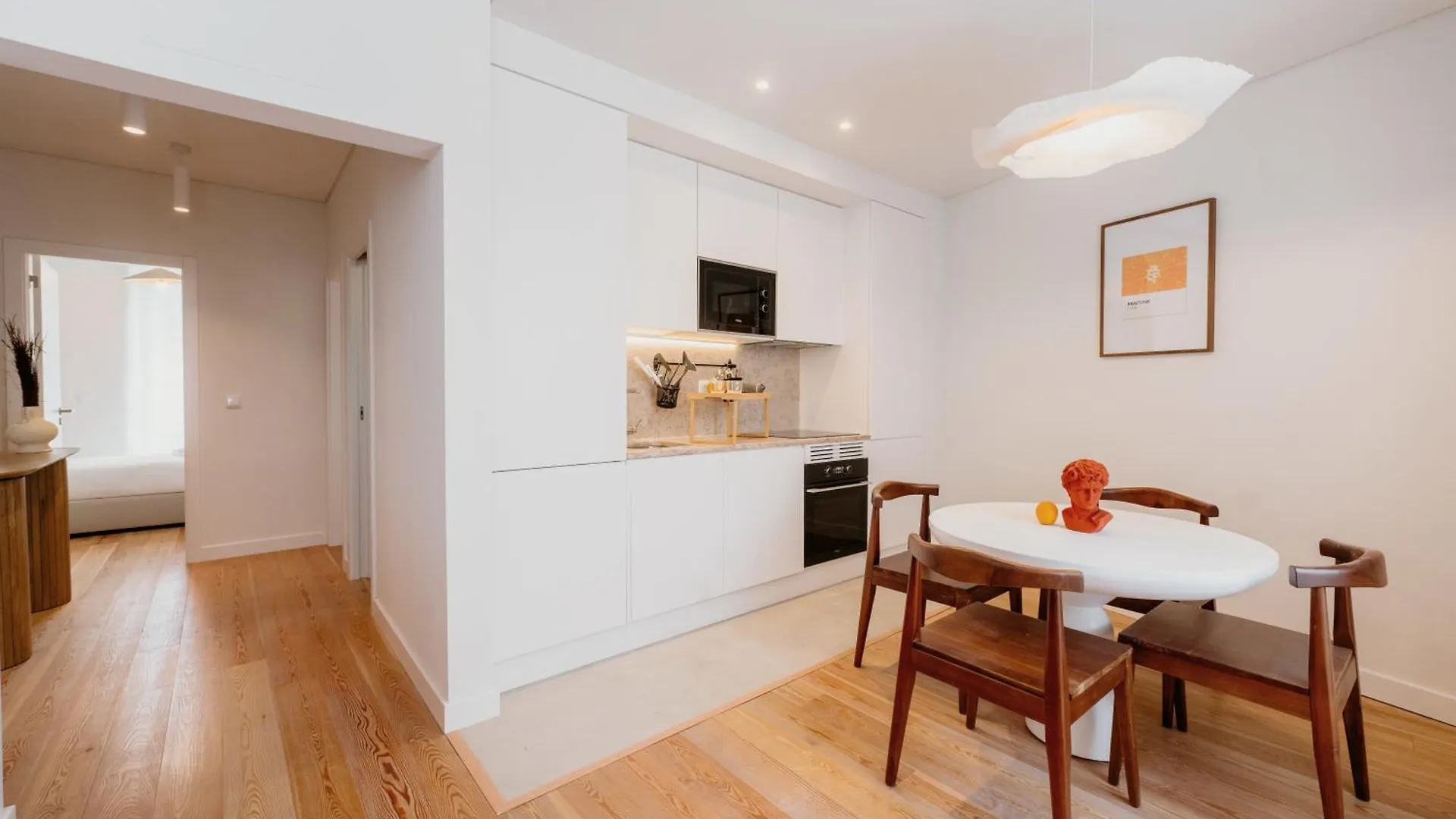 Mary Orange - No 236 1E - Sophisticated Two-Bedroom Getaway Lisboa