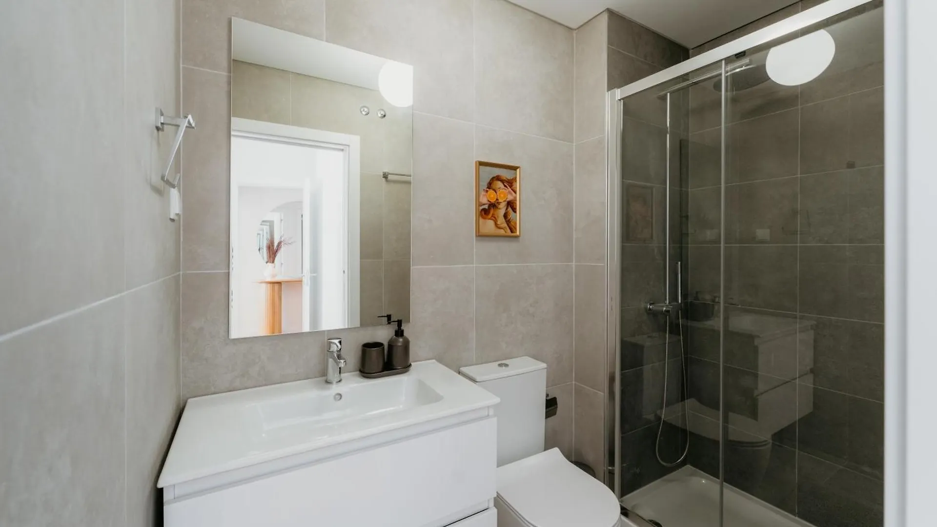 Apartment Mary Orange - No 236 1E - Sophisticated Two-Bedroom Getaway Lisbon
