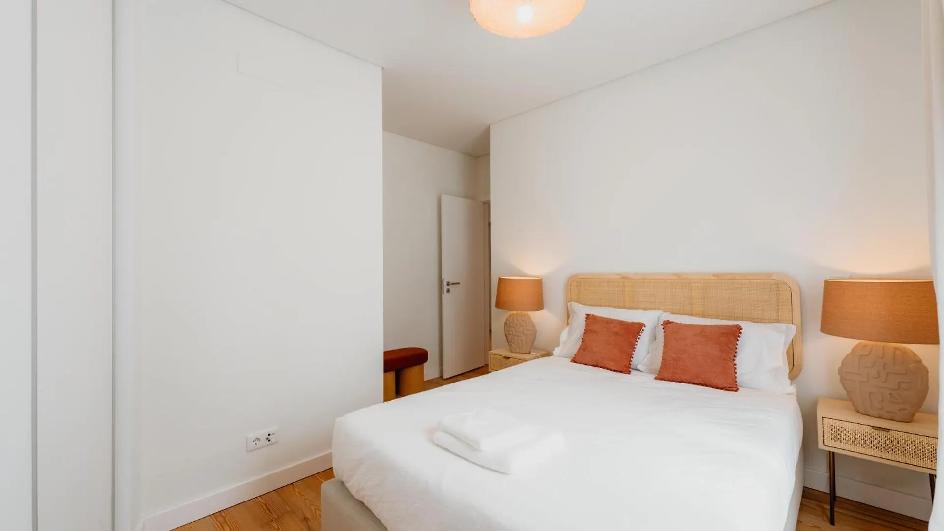 Apartment Mary Orange - No 236 1E - Sophisticated Two-Bedroom Getaway Lisbon Portugal