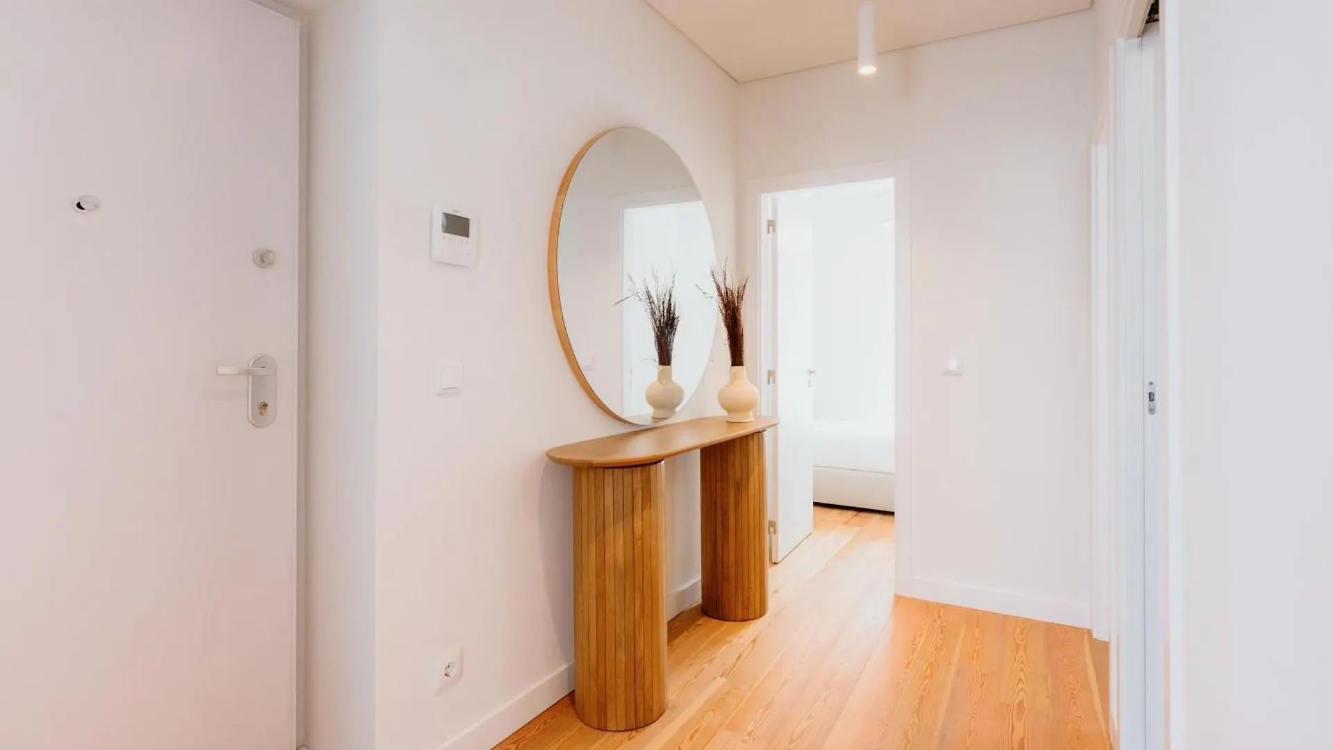 Apartment Mary Orange - No 236 1E - Sophisticated Two-Bedroom Getaway Lisbon