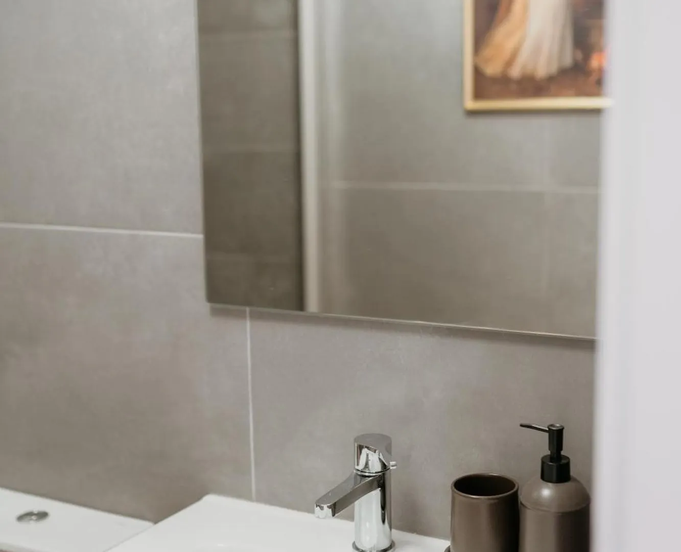Apartment Mary Orange - No 236 1E - Sophisticated Two-Bedroom Getaway Lisbon